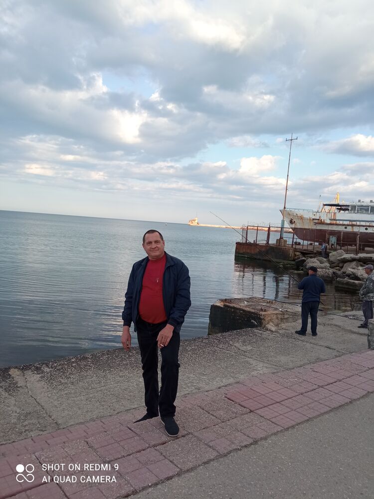  43313297  Vladimir, 54 ,    