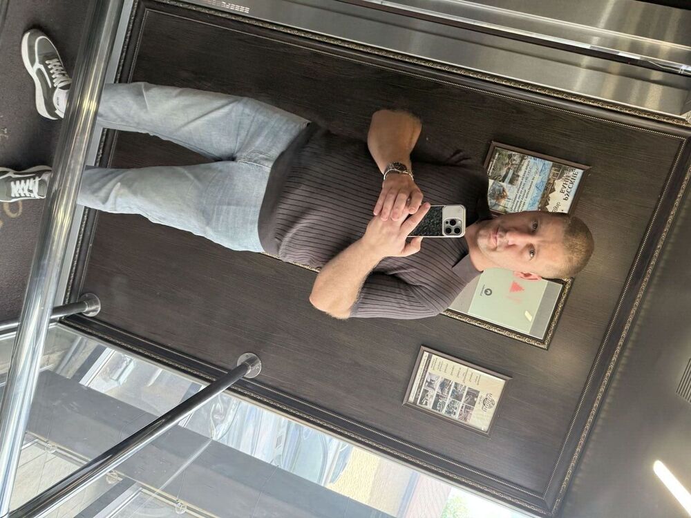  52218047  , 32 ,    
