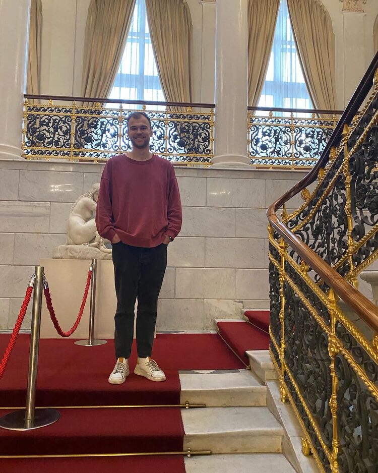  37141477  , 27 ,    -