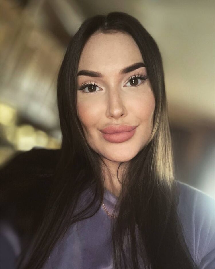  52361907  Julia, 28 ,    