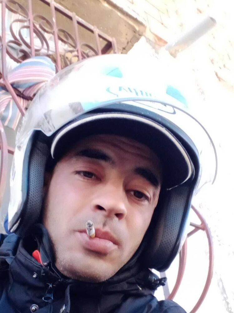  53761177  Laid, 39 ,    