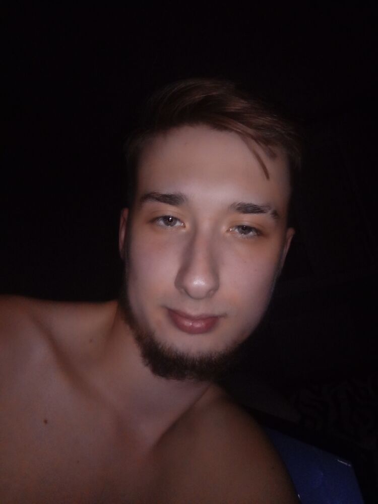  43482307  Artem, 22 ,    