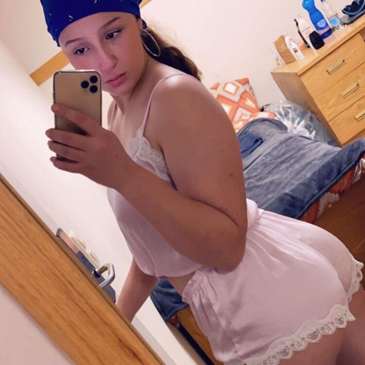  ,   Lily Moore, 32 ,   ,   , c 