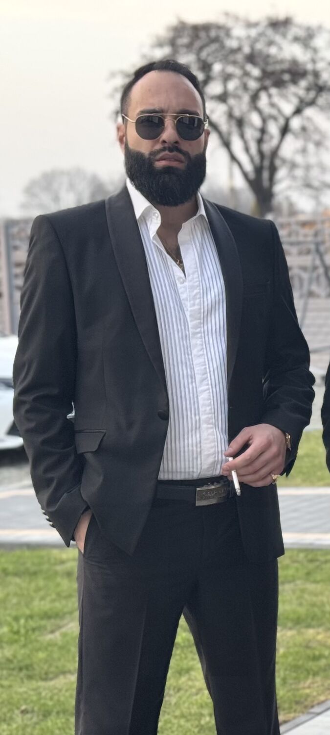  ,   Artur, 35 ,   ,   , c , 