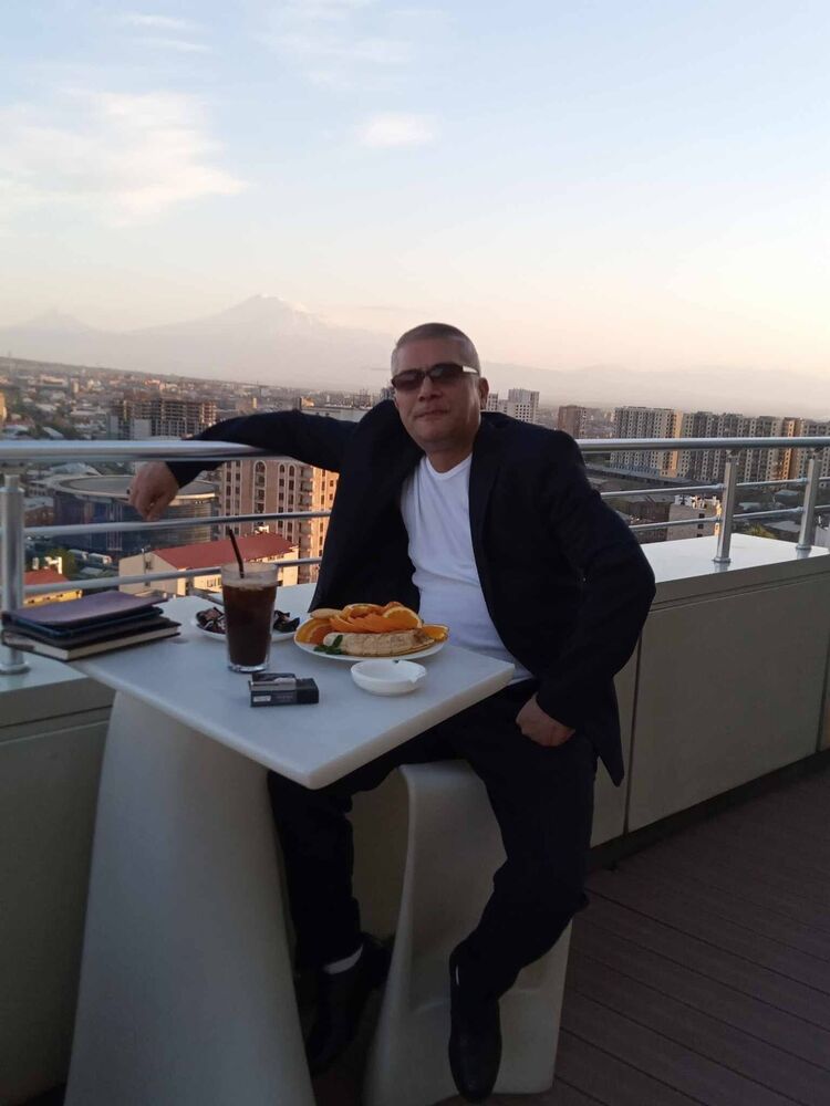  47444557  Armen, 51 ,    