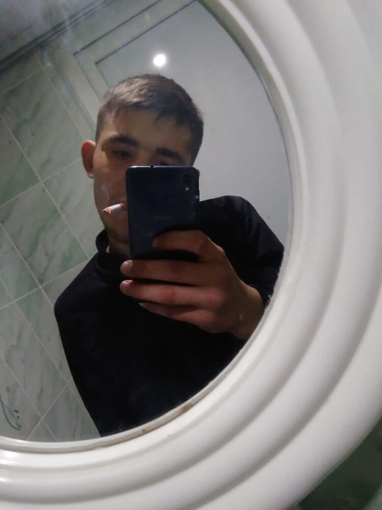  52616457  Viktor, 26 ,    