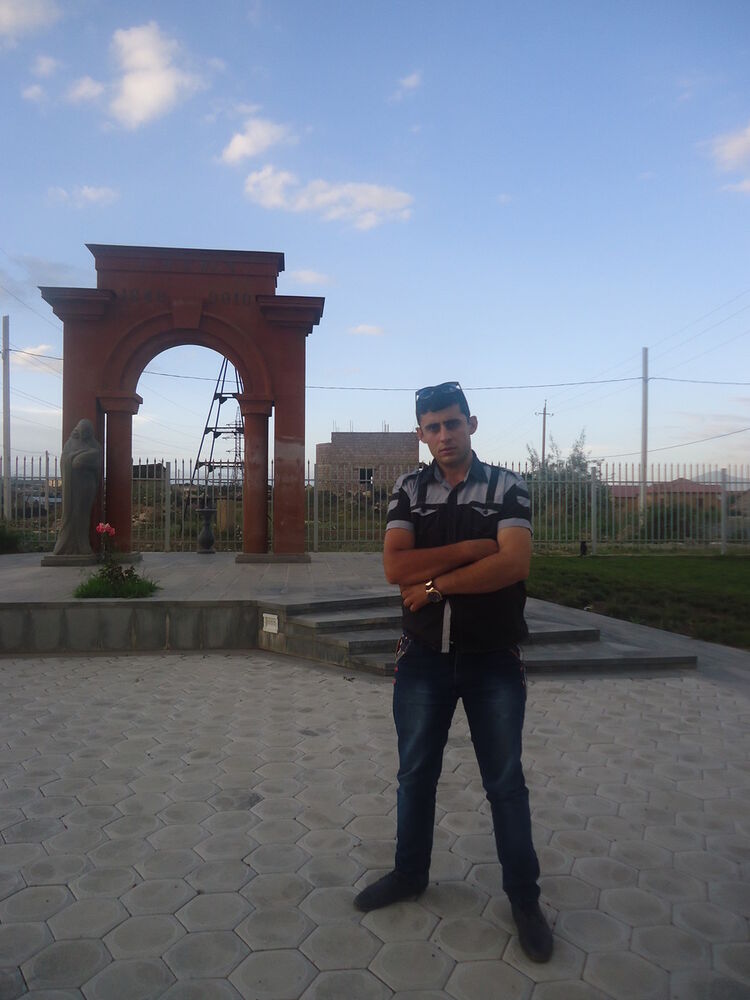  ,   Gagik, 37 ,   