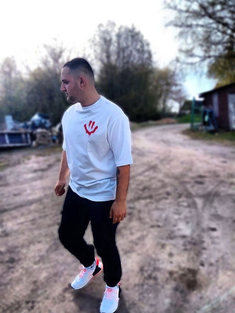  ,   Armen, 24 ,   ,   , 