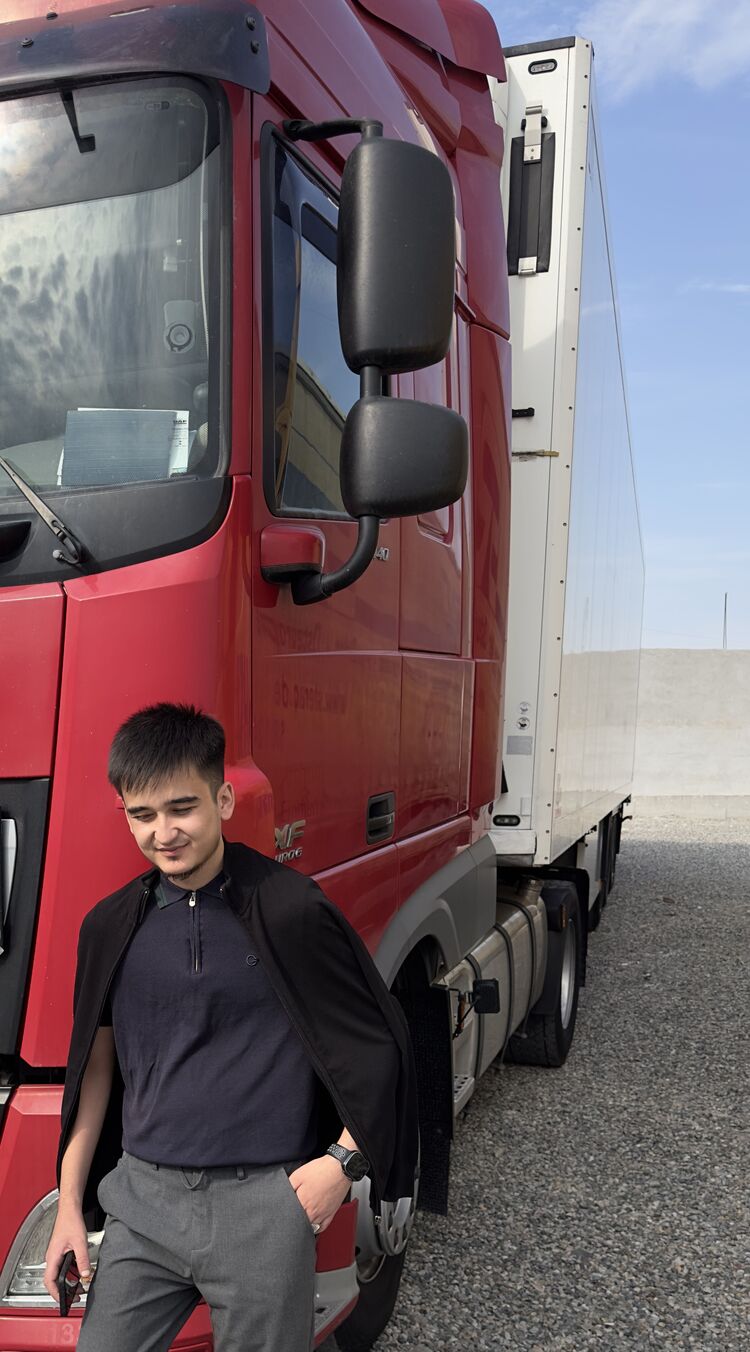  46718857  Botir, 24 ,    