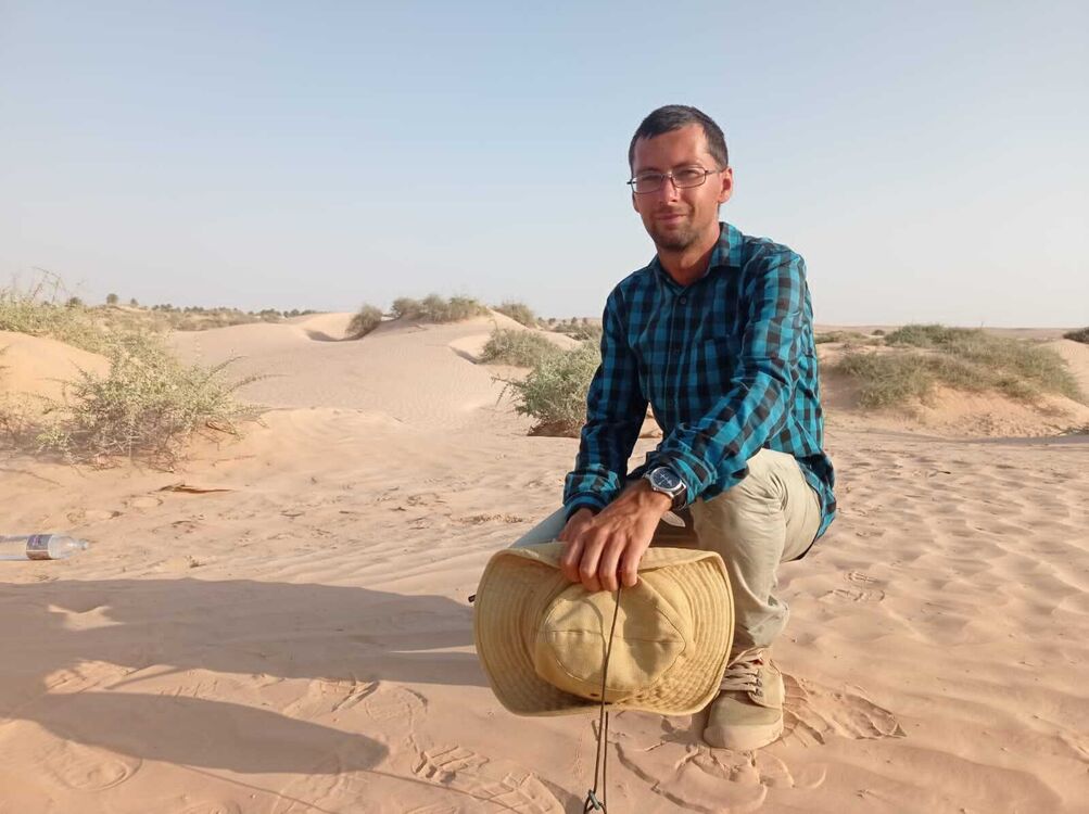  28780437  , 37 ,    -