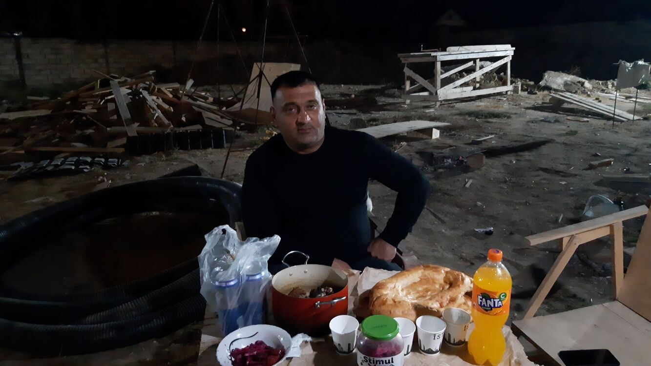  29880057  Raxman, 49 ,    