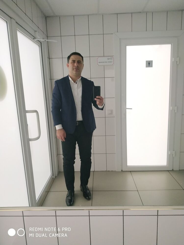  18362937  Asif, 41 ,    