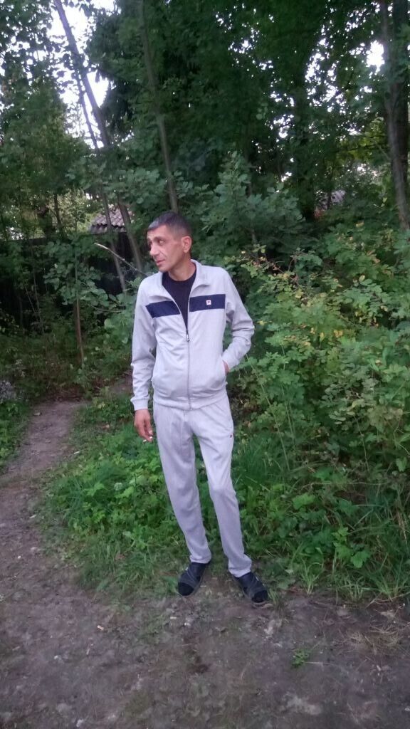  40364637  Grig, 46 ,    