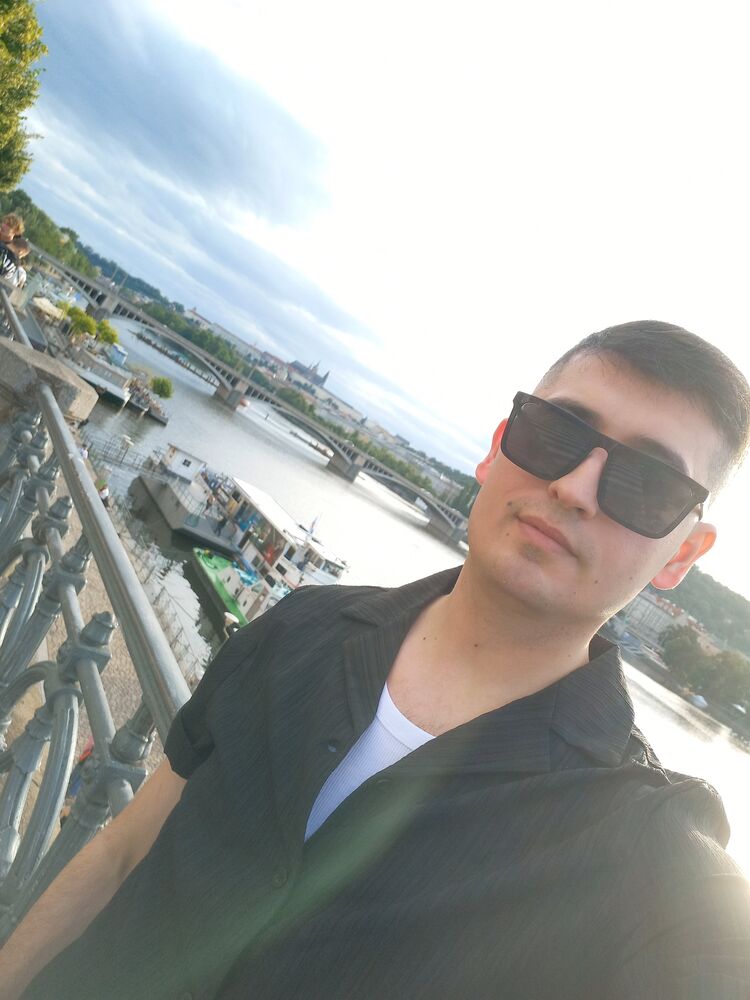 54039397  Johnny, 31 ,    Praha