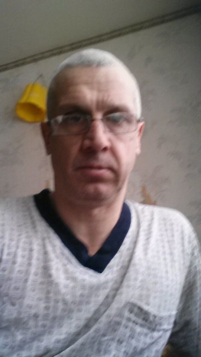  18872337  Dmitrij, 49 ,     