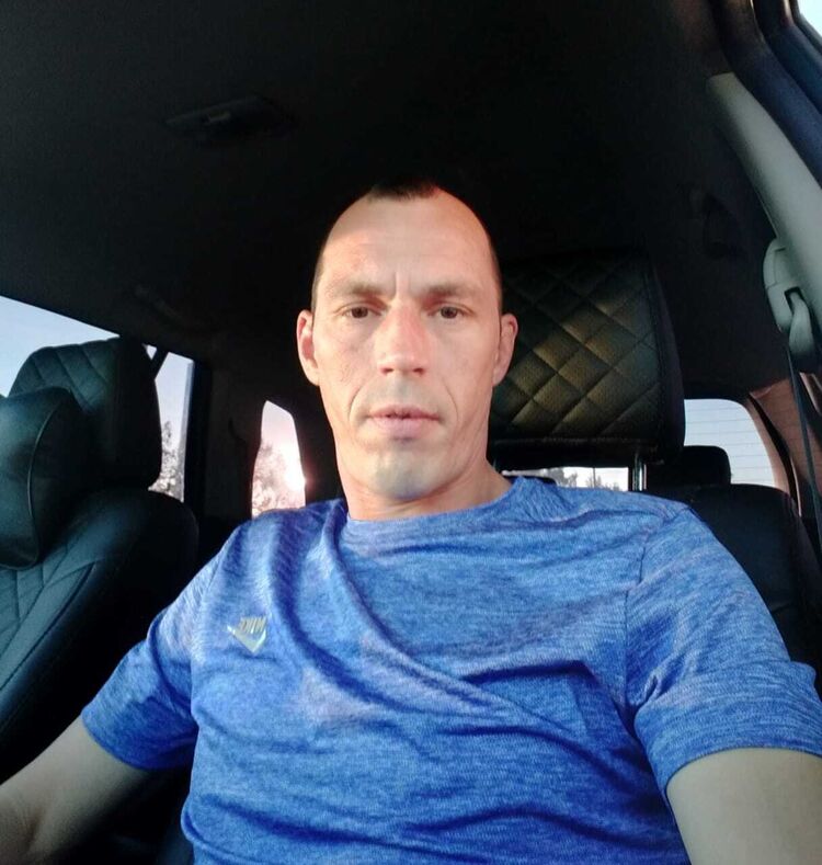  29592217  Ivan, 41 ,    