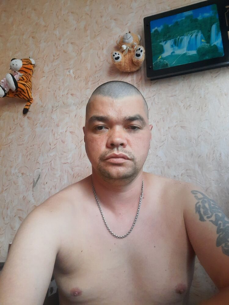  37274257  Anatoly, 35 ,    