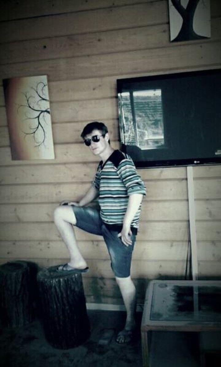 16712407  Arsen, 33 ,    