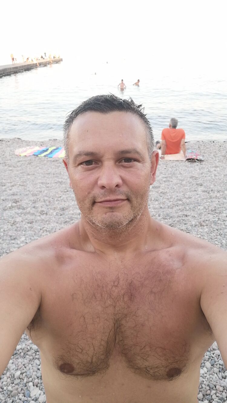  27521697  Roma, 47 ,    