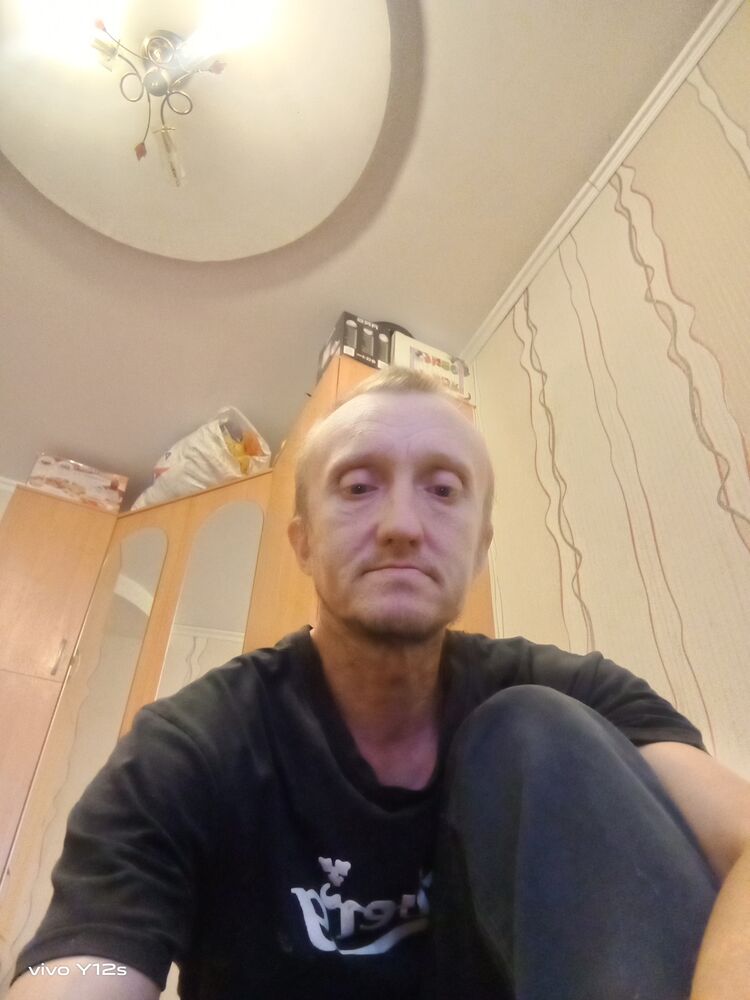  37548087  Alexandr, 42 ,    
