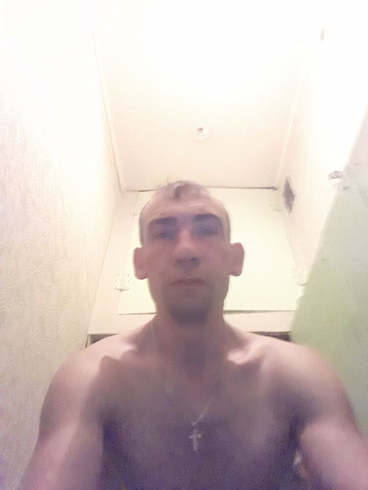  22739517  Sergei, 40 ,    