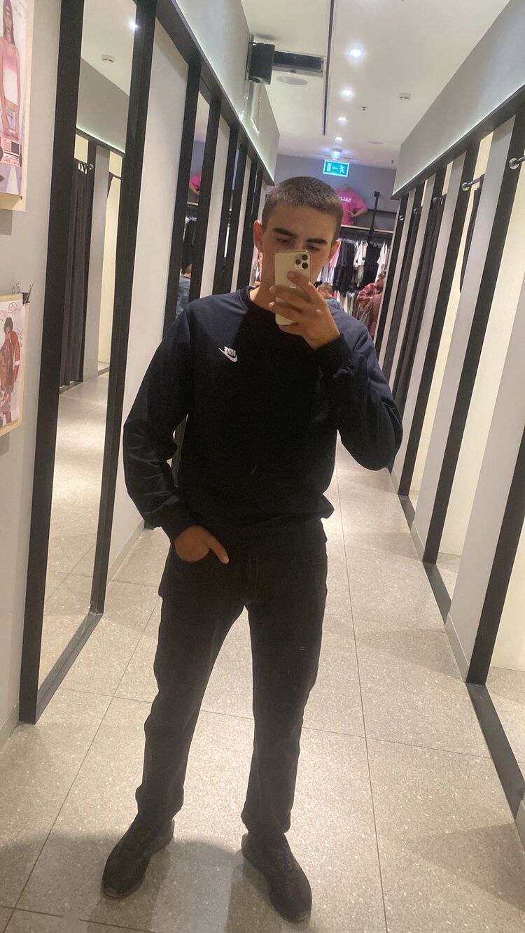  53758497  Megach, 19 ,    -