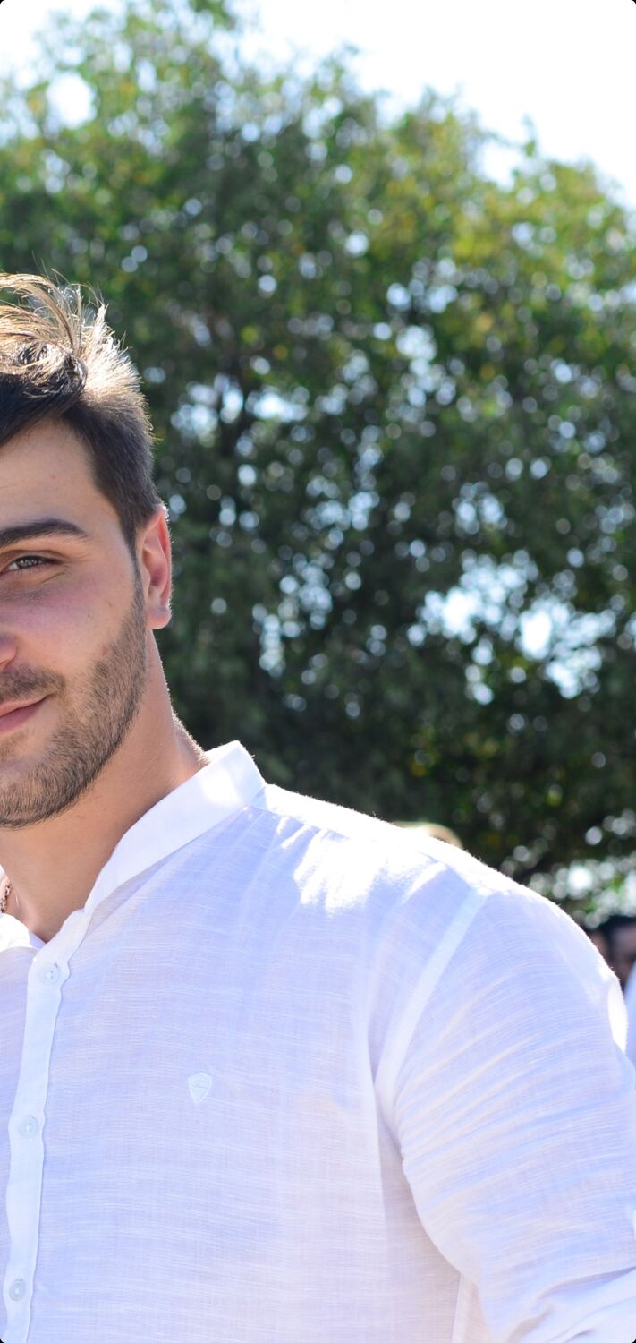  35351007  Giorgos, 31 ,    