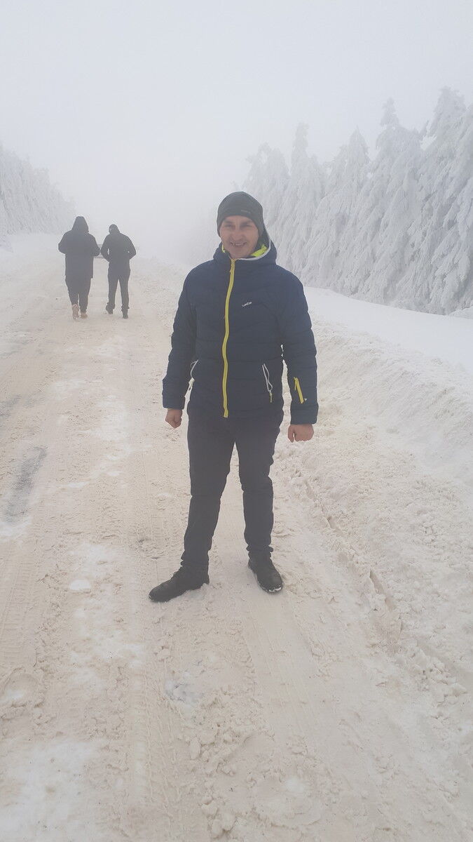  18830367  Vasile, 44 ,    