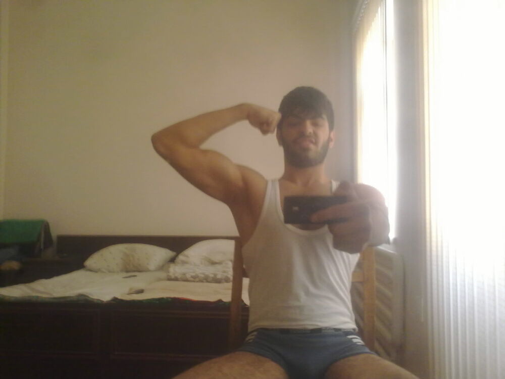  ,   Iskandar, 29 ,   