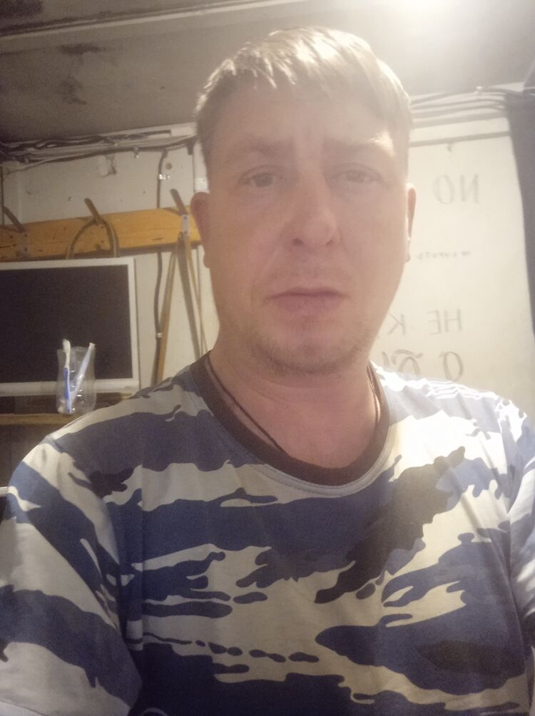  46928617  , 37 ,    