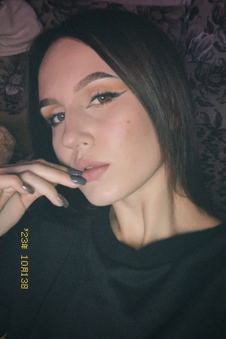  ,   Victoria, 20 ,   ,   