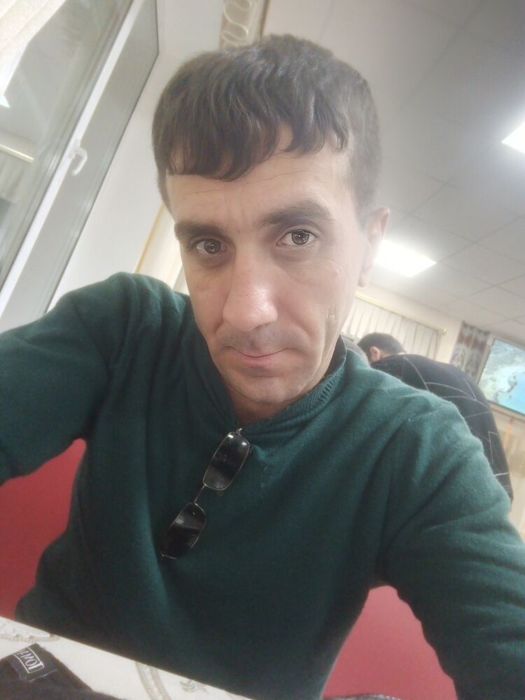  48435797  Artur, 31 ,    