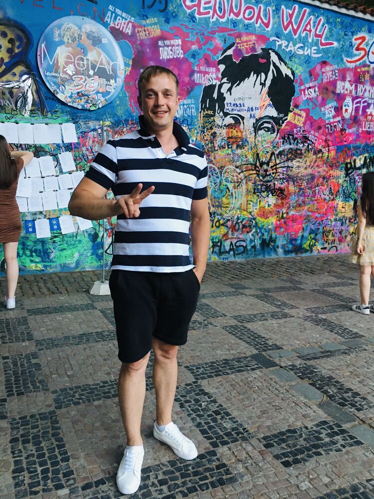  29142137  Yurii, 31 ,    Praha