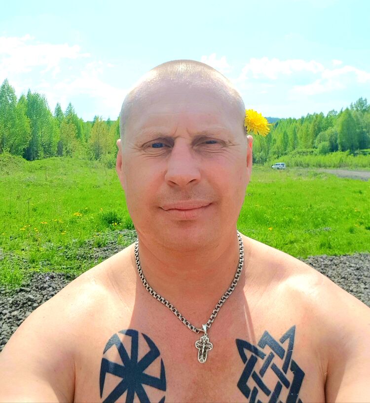  51612577  Maxim, 46 ,    