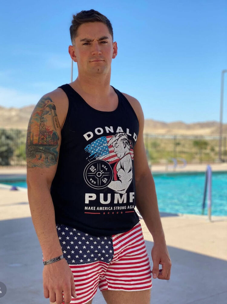  54183627  Adam, 44 ,    