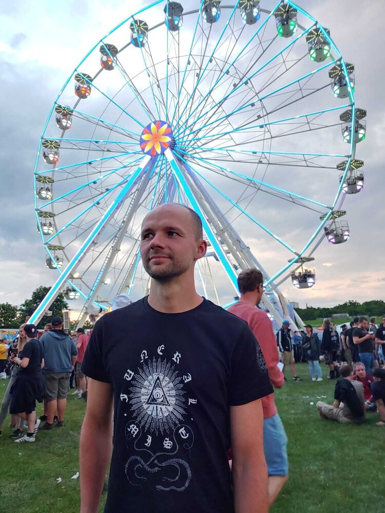  ,   Martin, 40 ,   ,   , c , 
