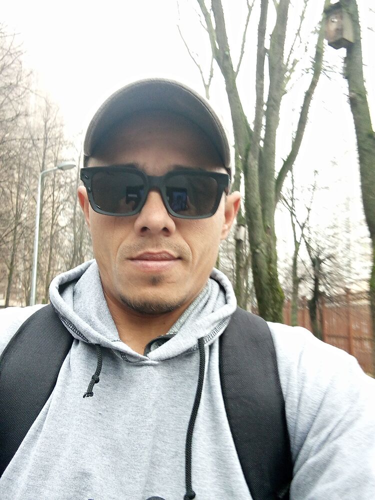  42454377  Luis Carlos, 40 ,    