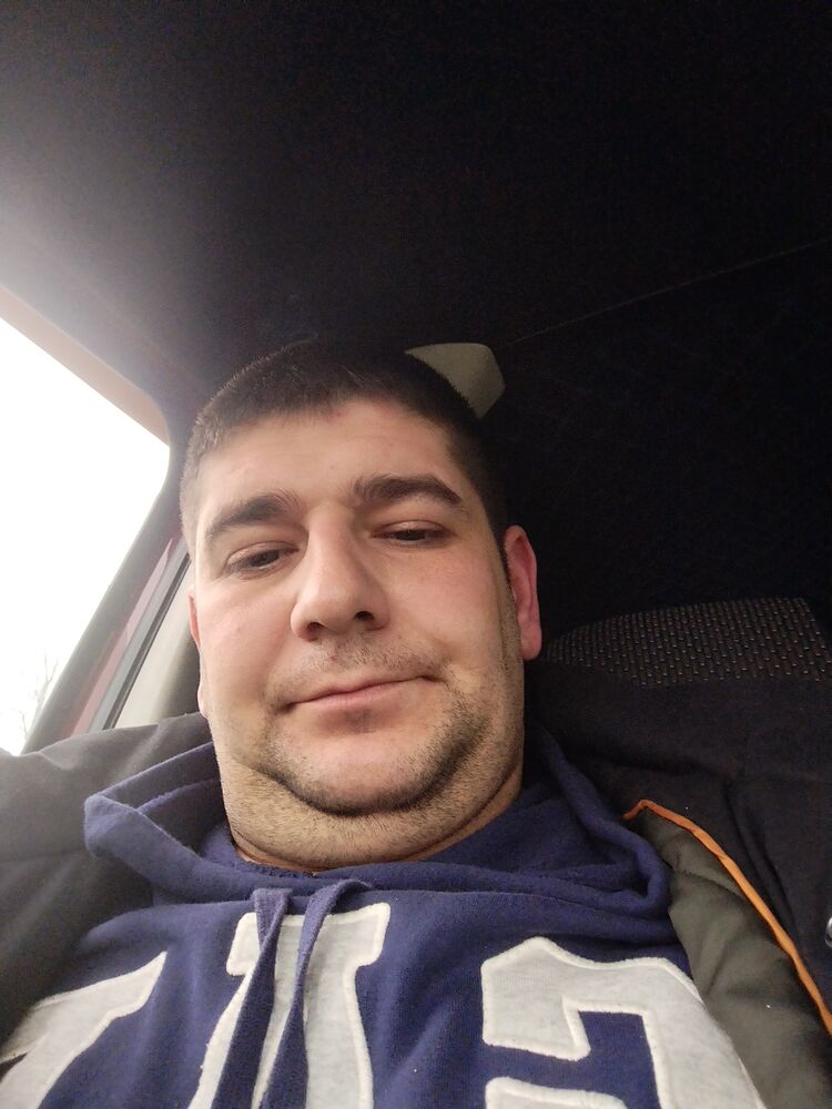  49010677  , 34 ,    