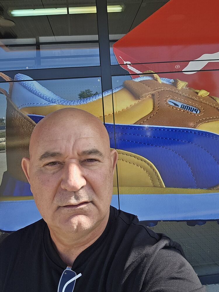  54572537  Ilan, 48 ,    -