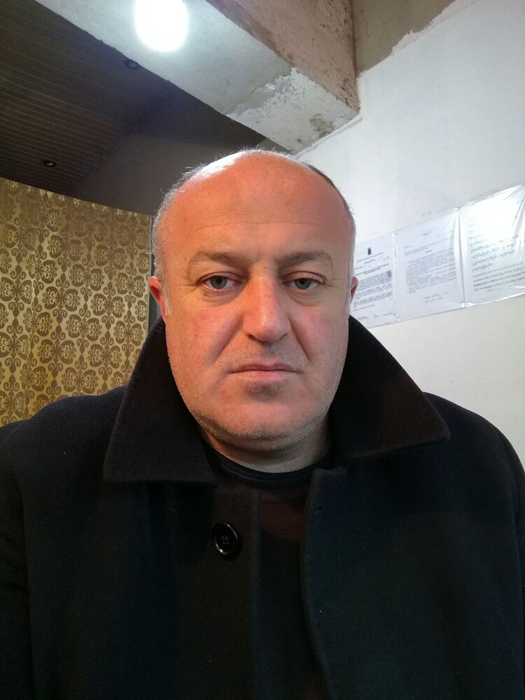  18673727  Dato, 48 ,    