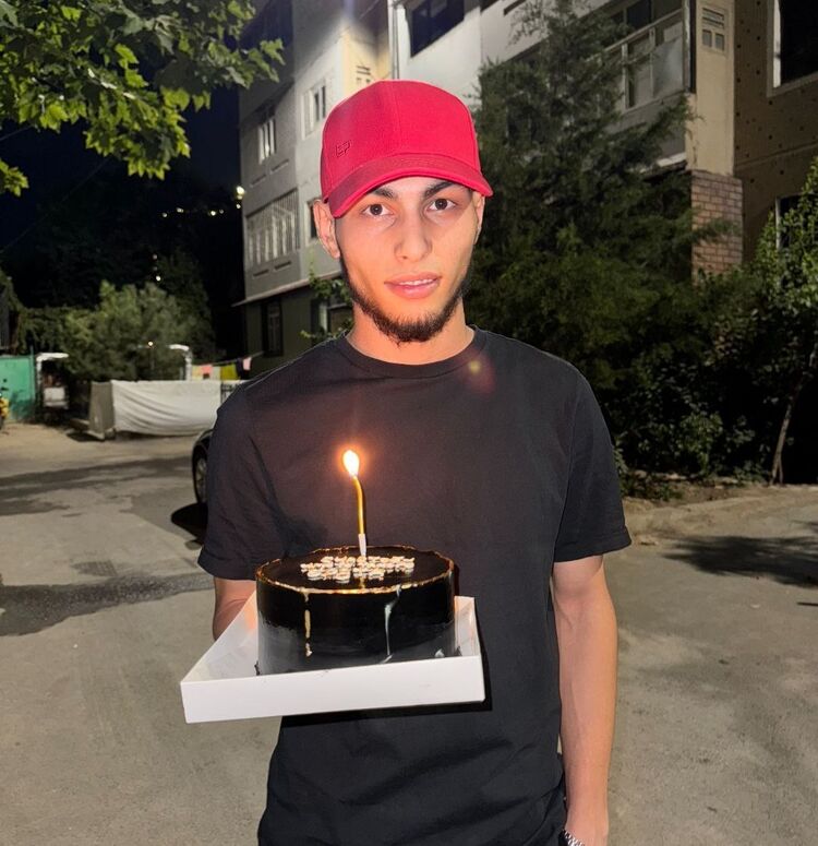  53820897  Sultan, 21 ,    