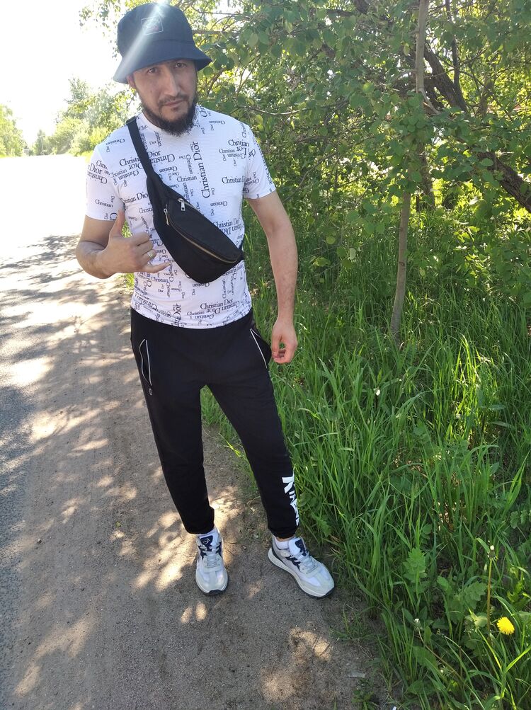  ,   Djoni, 33 ,   ,   