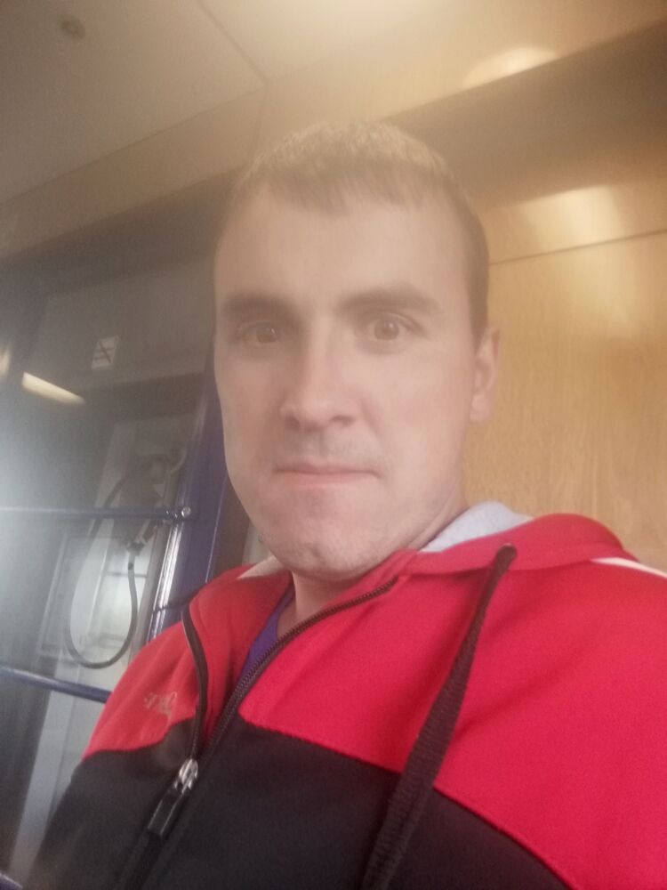 ,   Sergiu, 32 ,   ,   , c 