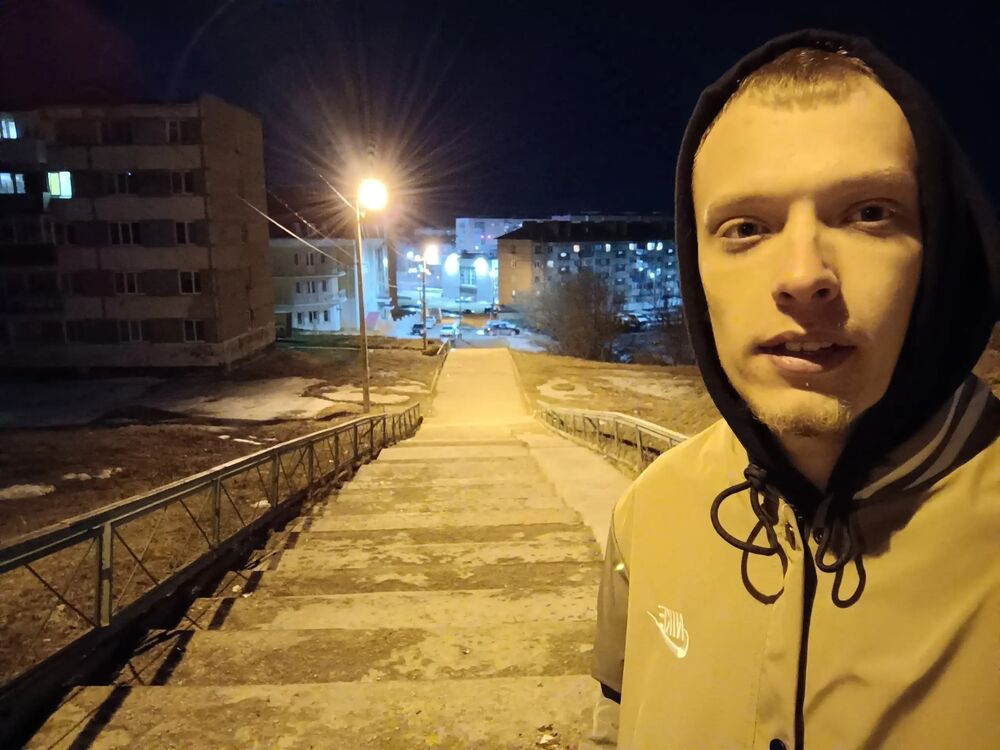 37988417  Artem, 22 ,    