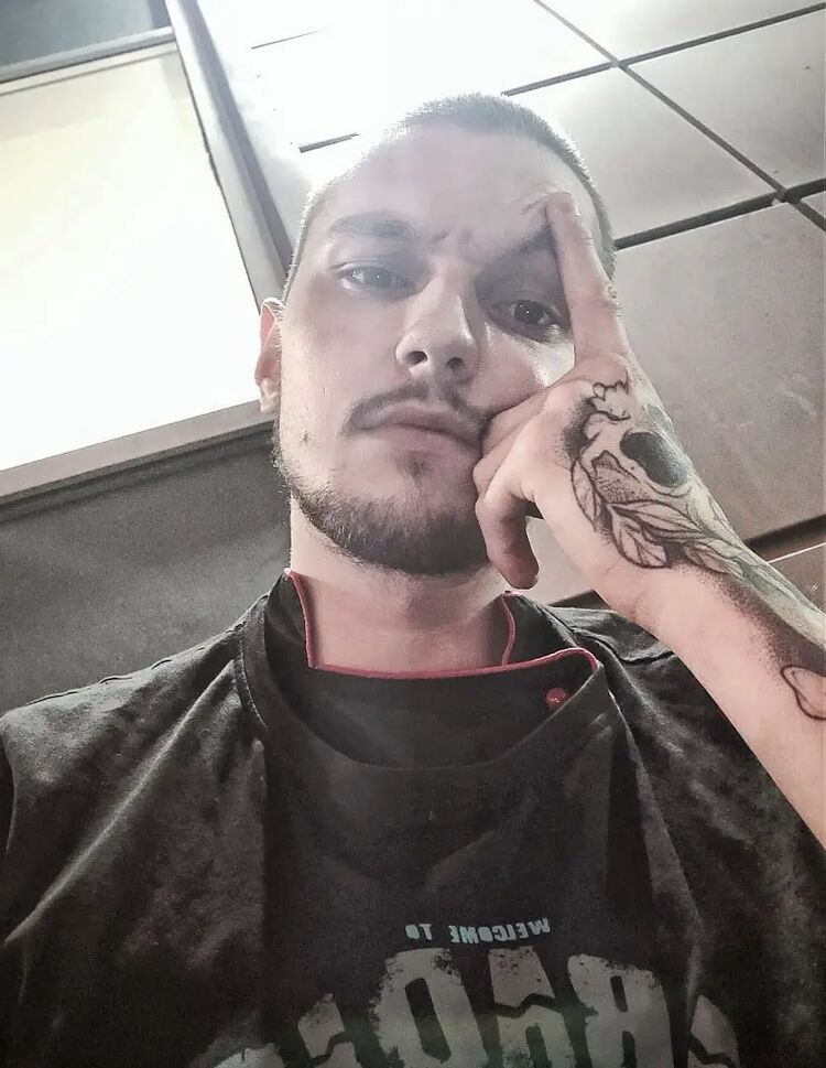  42243767  , 27 ,    