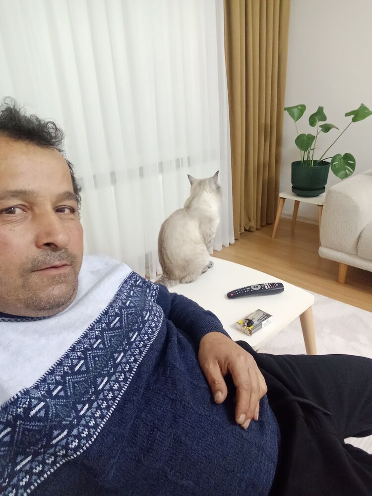  48318977  Serdar, 46 ,    