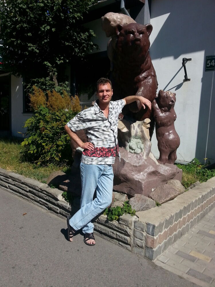  ,   Viktor, 49 ,   
