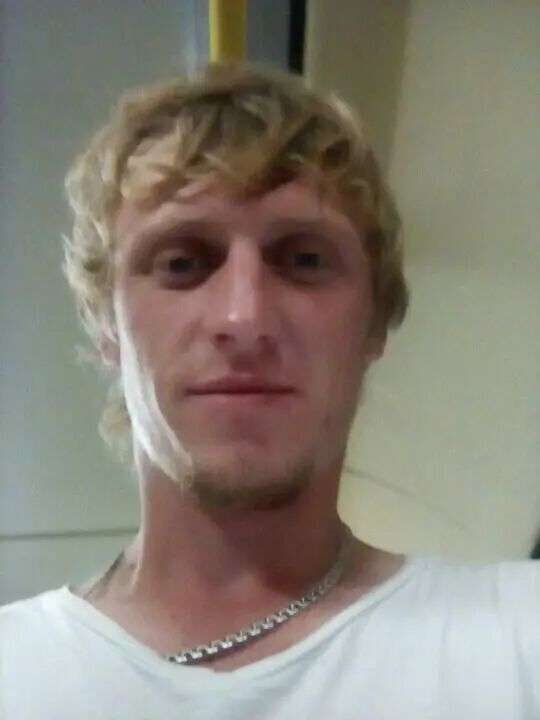  ,   Artem, 32 ,   ,   , c , 