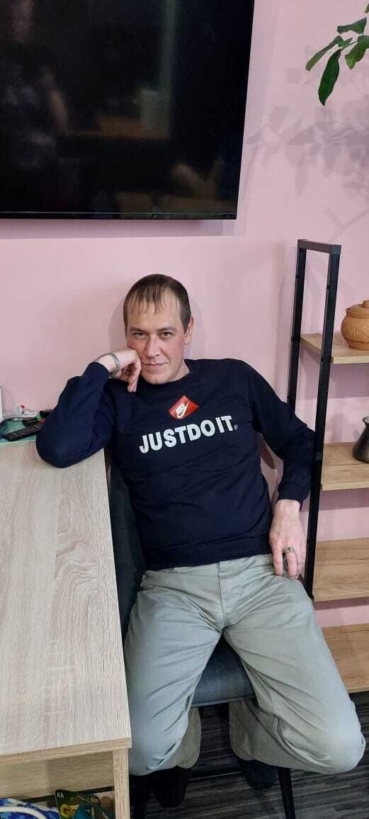  48761777  Vladimir, 35 ,    