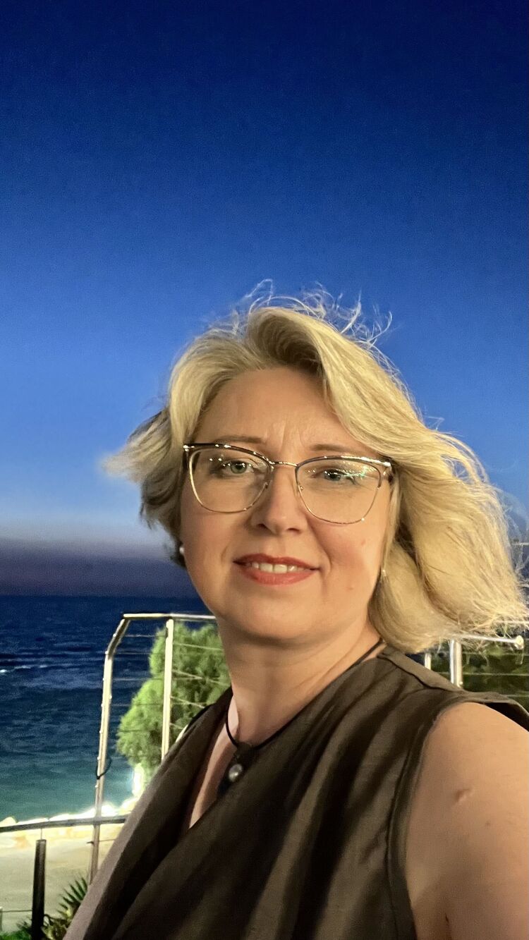  53197357  Anna, 41 ,    
